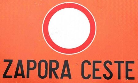 POPOLNA ZAPORA CESTE NA VRŠIČU