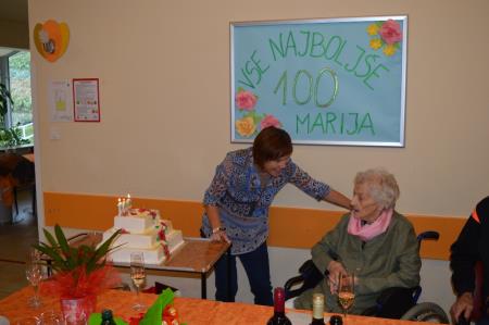 ŽUPAN OBISKAL STOLETNO MARIJO 24