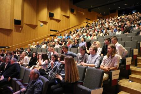 PODELITEV PRIZNANJ MATURANTOM GIMNAZIJE TOLMIN 1
