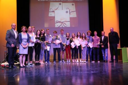 PODELITEV PRIZNANJ MATURANTOM GIMNAZIJE TOLMIN 8