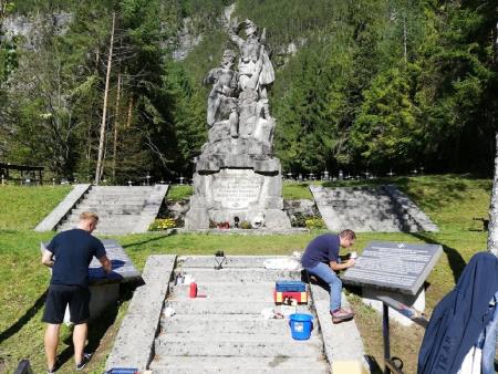 OBNOVLJENE TABLE NA VOJAŠKIH POKOPALIŠČIH 1