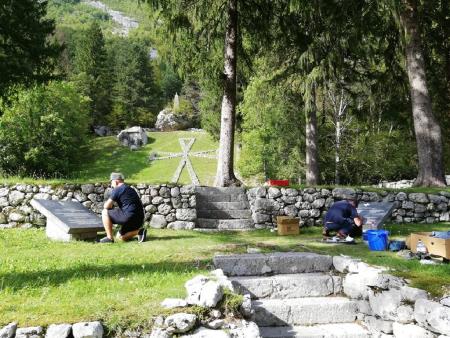 OBNOVLJENE TABLE NA VOJAŠKIH POKOPALIŠČIH 2