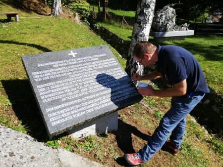 OBNOVLJENE TABLE NA VOJAŠKIH POKOPALIŠČIH 3