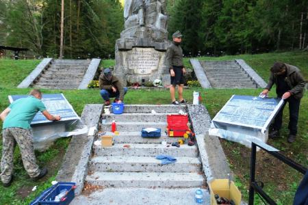 OBNOVLJENE TABLE NA VOJAŠKIH POKOPALIŠČIH 8