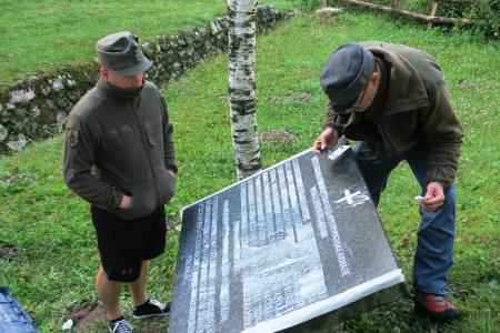 OBNOVLJENE TABLE NA VOJAŠKIH POKOPALIŠČIH 9