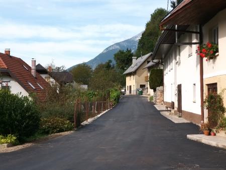 PREPLASTITEV CEST IN ULIC V KALU-KORITNICI KONČANA 5