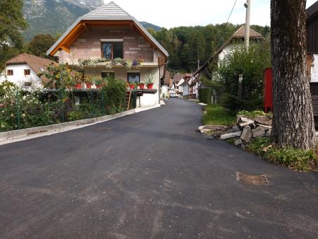 PREPLASTITEV CEST IN ULIC V KALU-KORITNICI KONČANA 8