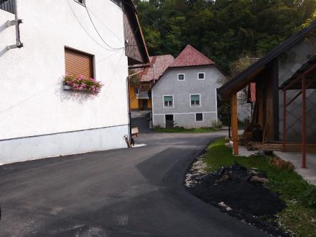 PREPLASTITEV CEST IN ULIC V KALU-KORITNICI KONČANA 9