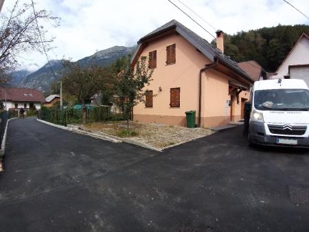 PREPLASTITEV CEST IN ULIC V KALU-KORITNICI KONČANA 12