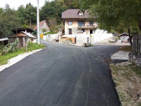 PREPLASTITEV CEST IN ULIC V KALU-KORITNICI KONČANA 13