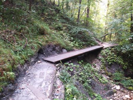 UREDITEV VSTOPNO-IZSTOPNIH MEST V OBČINI BOVEC 9