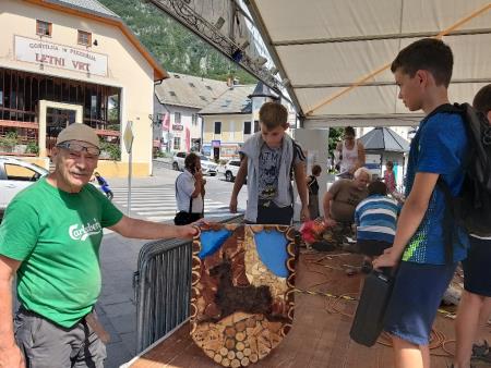 OBLIKOVANJE LESENIH IZDELKOV BOVŠKE DEDIŠČINE IN PRIPOVEDNIŠTVA 4