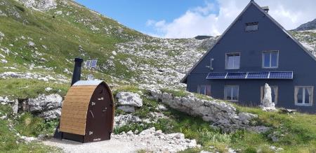 EKOLOŠKI WC NA MANGARTSKEM SEDLU 2