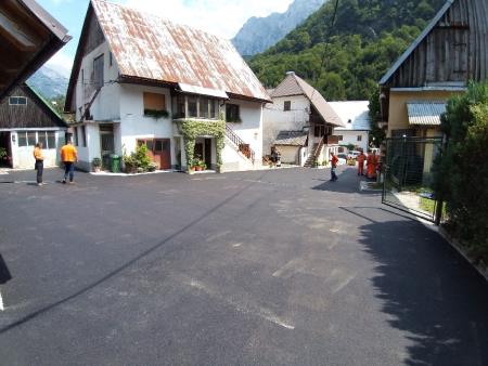 PREPLASTITEV OBMOČJA V LOGU POD MANGARTOM 12