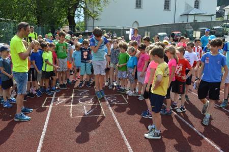 PESTER KONEC TEDNA 18