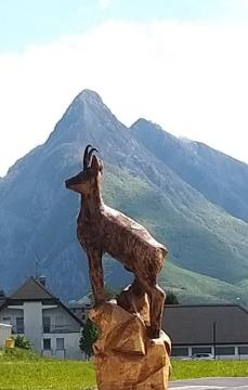 KROŽIŠČE ZAHODNE VPADNICE KRASI SKULPTURA GAMSA 2