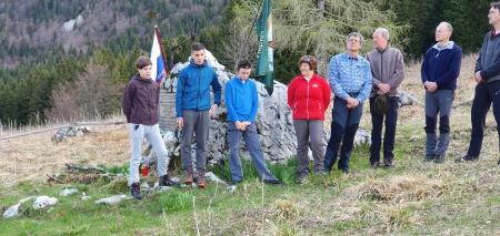 POLAGANJE VENCEV PADLIM NA PLANINI GOLOBAR 11