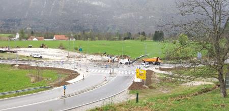 KROŽIŠČE PRI PETROLU Z GROBO PREPLASTITVIJO 6