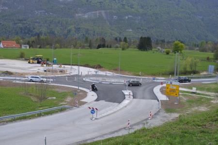 KROŽIŠČE PRI PETROLU Z GROBO PREPLASTITVIJO 4