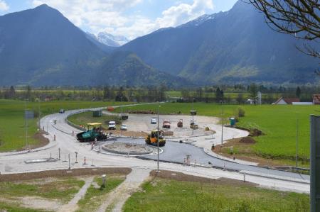 KROŽIŠČE PRI PETROLU Z GROBO PREPLASTITVIJO 11