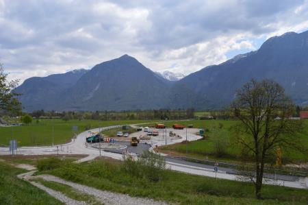 KROŽIŠČE PRI PETROLU Z GROBO PREPLASTITVIJO 12