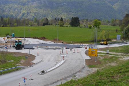 KROŽIŠČE PRI PETROLU Z GROBO PREPLASTITVIJO 8