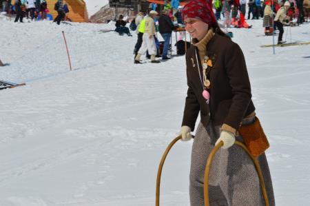 24. EMAVS NA KANINU 44