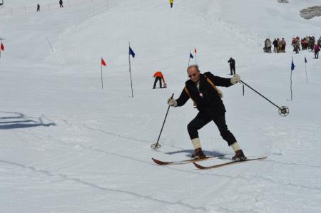 24. EMAVS NA KANINU 63