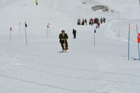 24. EMAVS NA KANINU 69