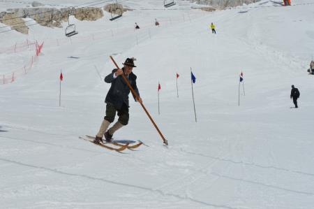 24. EMAVS NA KANINU 70