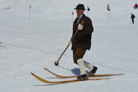 24. EMAVS NA KANINU 74