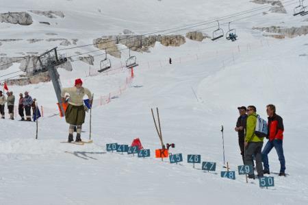 24. EMAVS NA KANINU 82