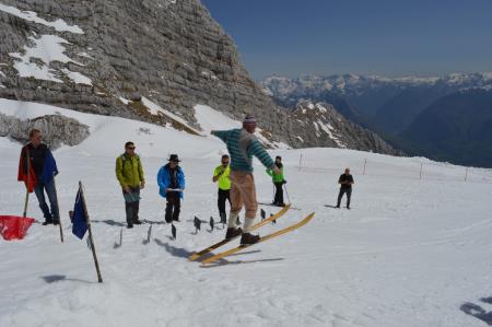 24. EMAVS NA KANINU 100