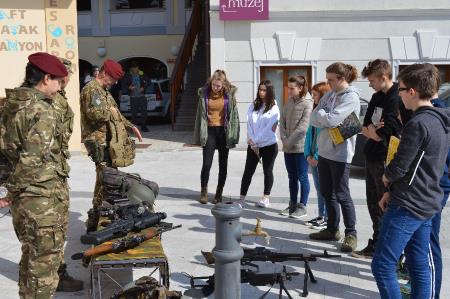 PREDSTAVITEV VOJAŠKEGA POKLICA 16