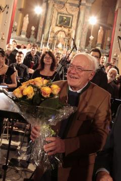 VABILO NA OGLED PESNITVE BARVE ZELENEGA SMARAGDA