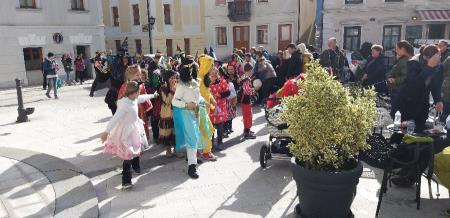 OTROCI POPESTRILI TORKOVO PUSTNO DOGAJANJE 12