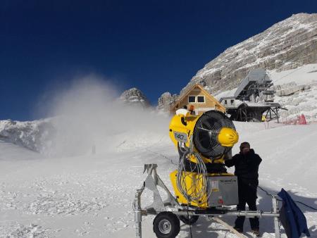 NA SMUČIŠČU KANIN DELNO ZASNEŽEVANJE 4