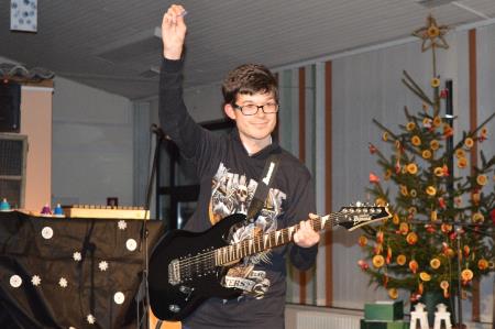 NOVOLETNA PRIREDITEV V VDC TOLMIN 18