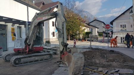 UREDITEV IN PREPLASTITEV ULIC PRI POŠTI 8