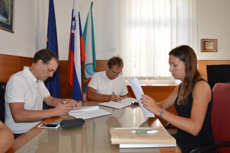 PODPIS POGODBE O IZDELAVI IDEJNEGA PROJEKTA 8