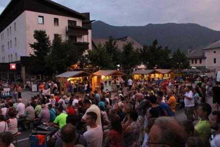 TUDI V AVGUSTU PESTRO DOGAJANJE NA BOVŠKEM TRGU 2