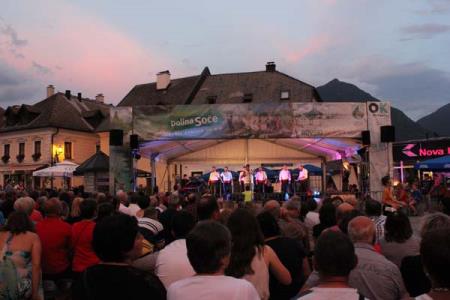 TUDI V AVGUSTU PESTRO DOGAJANJE NA BOVŠKEM TRGU 4