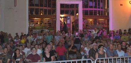 TUDI V AVGUSTU PESTRO DOGAJANJE NA BOVŠKEM TRGU 8