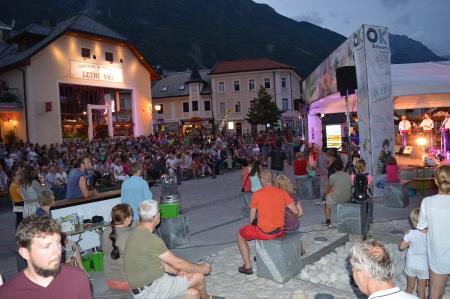 TUDI V AVGUSTU PESTRO DOGAJANJE NA BOVŠKEM TRGU 11