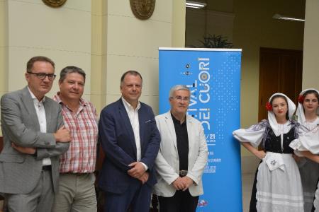 NOVINARSKA KONFERENCA V VIDMU 1