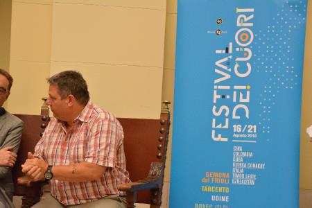 NOVINARSKA KONFERENCA V VIDMU 8