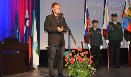 OSREDNJA PRIREDITEV OB DNEVU DRŽAVNOSTI 8