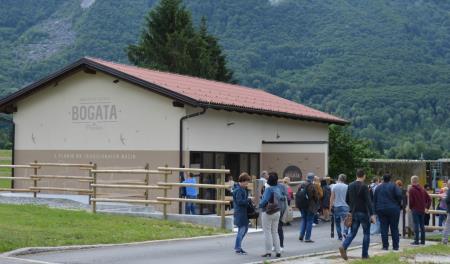 OGLEDNO POSESTVO BOGATA BOVEC 11