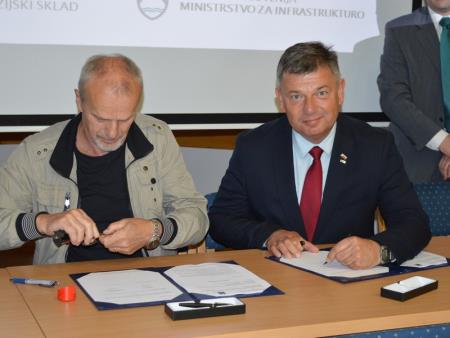 PODPIS POGODBE ZA DODELITEV NEPOVRATNIH EVROPSKIH KOHEZIJSKIH SREDSTEV 8