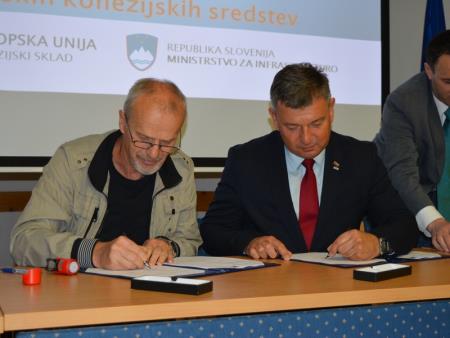 PODPIS POGODBE ZA DODELITEV NEPOVRATNIH EVROPSKIH KOHEZIJSKIH SREDSTEV 9